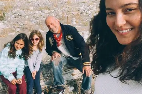 Брюс Уиллис с семьей