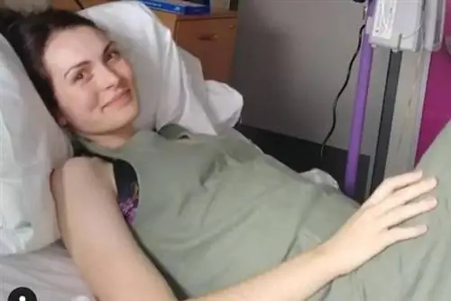 Она проигнорировала один симптом, после чего пошла на химиотерапию. "Не повторяй мою ошибку"