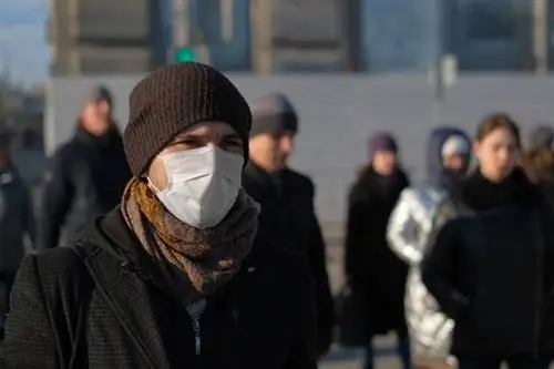 Люди в масках