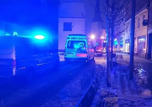 Она умерла, пока парамедики реанимировали ее мужа. Трагедия в Яроцине