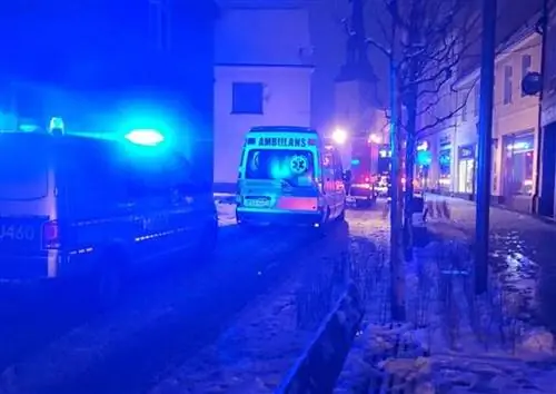 Она умерла, пока парамедики реанимировали ее мужа. Трагедия в Яроцине