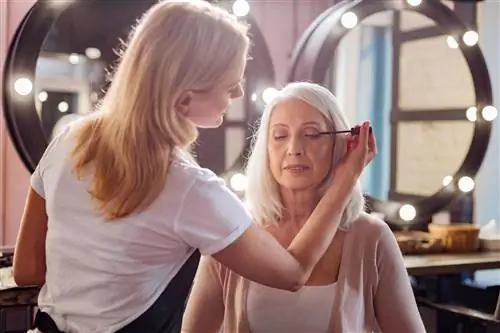 Как красить глаза в старости?