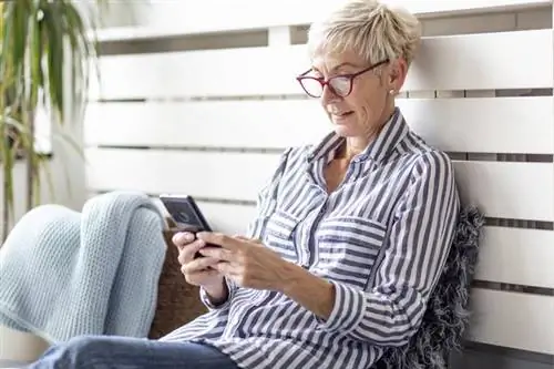 Телефон для пожилых людей - на что обратить внимание при покупке телефона для пожилых людей?