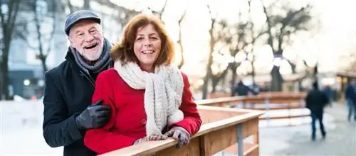 Женские пальто для зрелых дам – как создавать удачные фасоны?