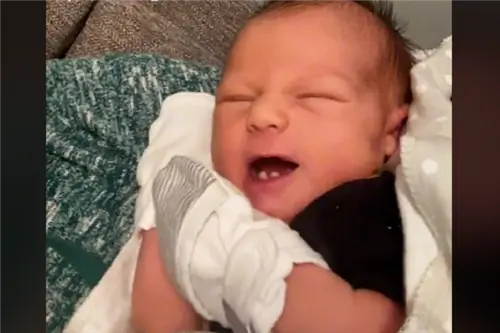 Родился необычный ребенок. Даже медсестры не могли поверить своим глазам.