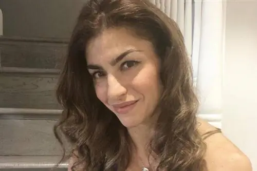 Врачи дали ей год жизни. Она самая долгоживущая больная раком кишечника в Англии.