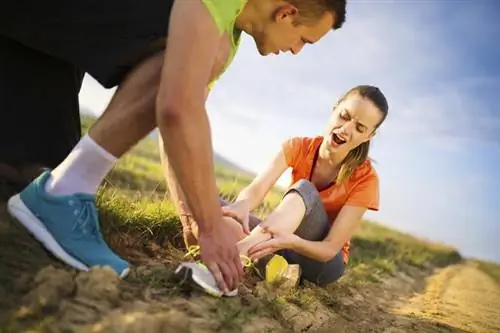 ТРАВМА - первая помощь. Как правильно перевязать рану?