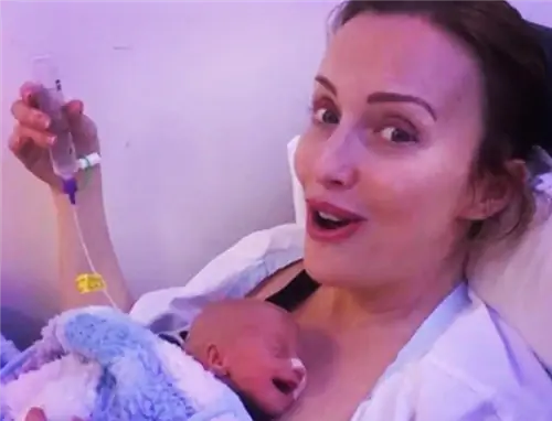 Она узнала, что у нее рак, через час после рождения дочери. Первый симптом был тривиальным