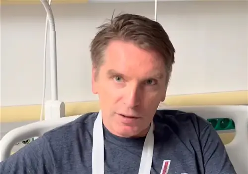 Томаш Лис опубликовал запись из больницы: «У меня профессиональная проводка, следы уколов»