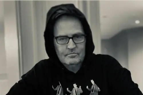 Врачи дали ему 2 процента. шансы на выживание. Мэтью Перри: у меня было 14 операций