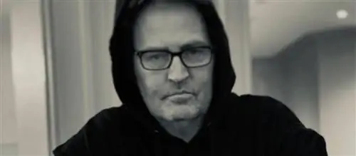 Врачи дали ему 2 процента. шансы на выживание. Мэтью Перри: у меня было 14 операций