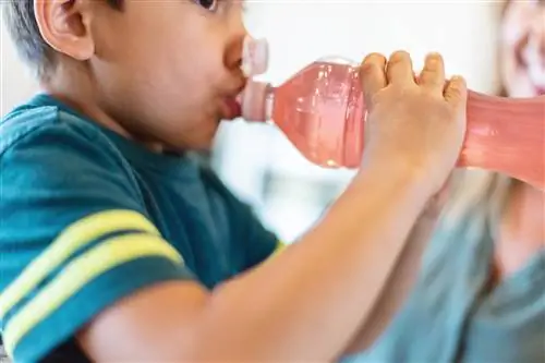 Шокирует количество детей, пьющих энергетические напитки. Уполномоченный по правам ребенка тревожит: закон нужно менять