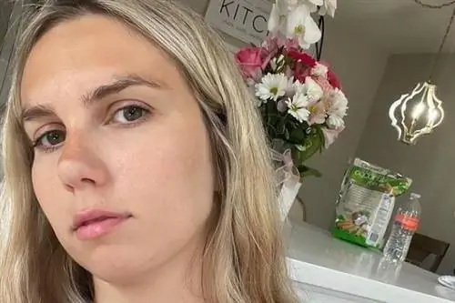 Она слышала, что "слишком молода для рака" . Мать двоих детей сейчас борется за свою жизнь