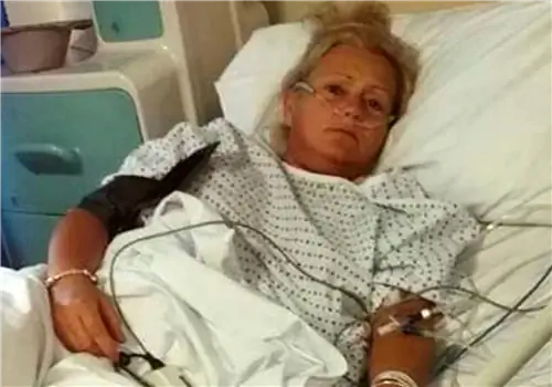 Вздремнув, она вдруг почувствовала фекалии во рту. Ее госпитализировали на трое суток