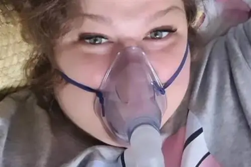 Беременная Доминика Гвит появилась в кислородной маске. «У меня было много разговоров с врачами»