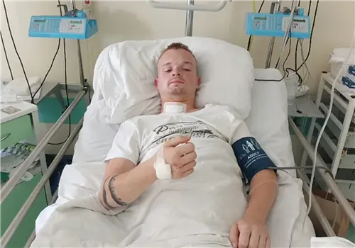 23-летний футболист скончался через две недели после драматического происшествия. Патрик был частично парализован