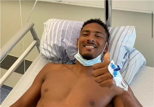 28-летняя звезда дортмундской «Боруссии» пришла после химиотерапии и призналась, от чего страдает. Нарушит ли это табу?