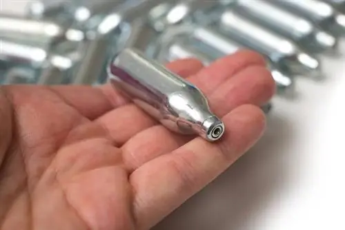 Смертельная мода среди подростков. Вдыхание этого газа может привести к повреждению нервов.