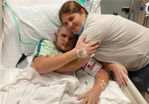 20-летнего парня ужалили пчелы