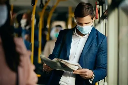 Некоторые ограничения меняются. Они также распространяются на людей, пересекающих границу с Украиной