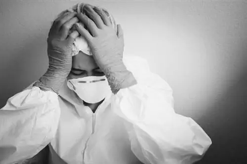 крупный план депрессивного доктора