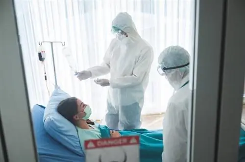 Она находилась в коме 65 дней из-за COVID-19. Теперь он поощряет прививки