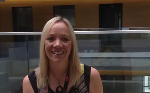 Когда ей было 35, она услышала, что ей остался год. Он живет с опухолью головного мозга уже 8 лет