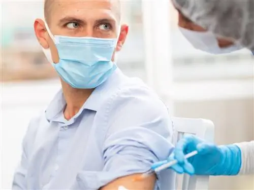 Эксперты: вакцинация эффективна для людей с ослабленным иммунитетом