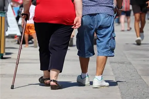 Замедленная походка и проблемы с подвижностью – что их вызывает?