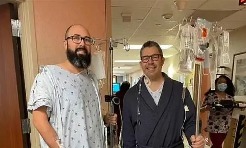 Незнакомец пожертвовал почку отцу-одиночке. Он ответил на отчаянный призыв в сети