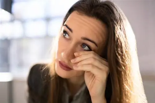 женщина с болью в глазах