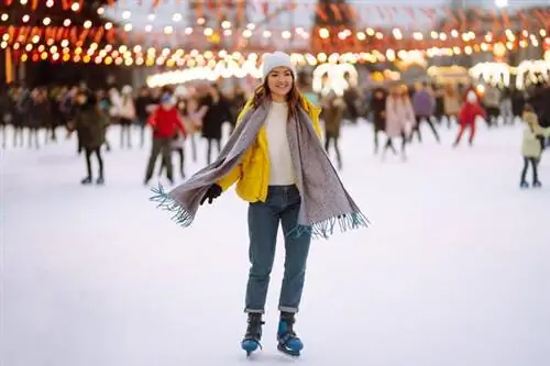 Катание на коньках: катание назад и наслоение