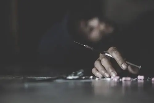 Наркозависимый человек.