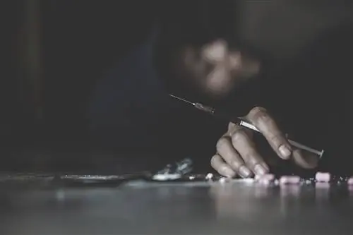 Город протягивает руку помощи наркоманам. Идея может шокировать вас