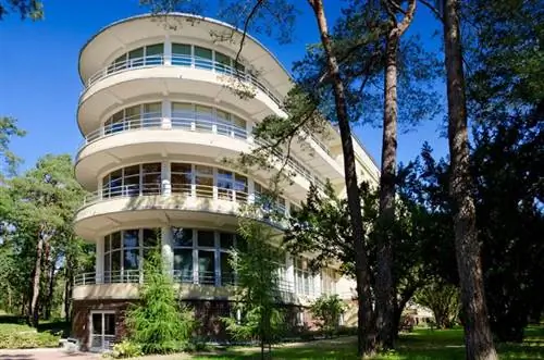 Здание больницы ECZ Отвоцк