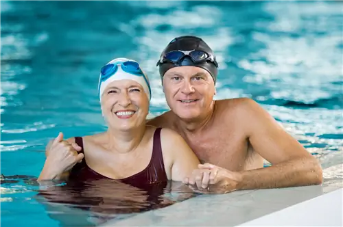 Тренировки в бассейне для пенсионеров