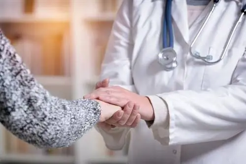 Направление к онкологу - нужно ли? Как записаться на прием к онкологу?