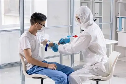 Коронавирус в Польше. Минздрав признал COVID-19 профессиональным заболеванием Коронавирус в Польше. Минздрав признал COVID-19 профессиональным заболеванием