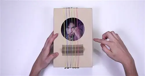 Эта гитара из коробки для обуви своими руками займет у вас и вашего ребенка около 10 минут на сборку