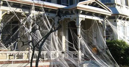 Мастер DIY по строительству лучшего дома с привидениями в вашем районе