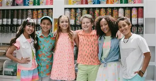 Питьевой ланч с обезумевшими от слизи звездами KIDZ BOP с высоким содержанием сахара