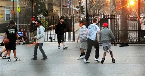 Может ли спорт отвлечь подростков от жестоких банд?