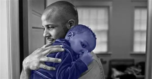 Как нести ребенка, не причиняя вреда ребенку или себе