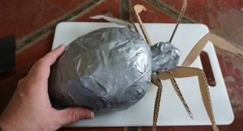 Паук из клейкой ленты своими руками