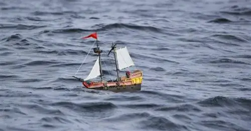 Этот игрушечный пиратский корабль отплыл из Шотландии в Норвегию