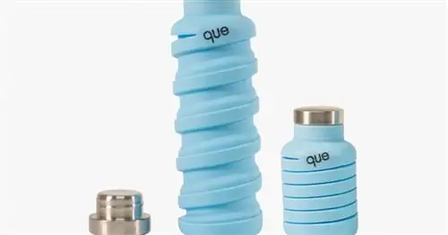 Эта стильная бутылка для воды, удобная для детей, складывается и помещается в сумку для подгузников