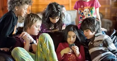 Как подарить ребенку мобильный телефон, защищенный от хакеров