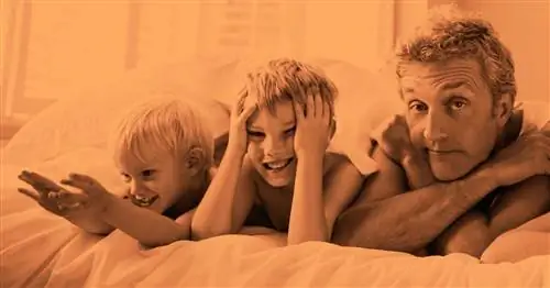 Я позволил своим детям спать в супружеской постели, а моя жена сошла с ума