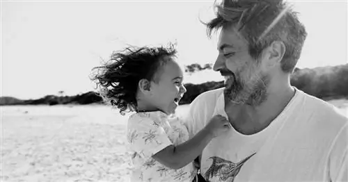 Пожилые папы изменят отцовство к лучшему