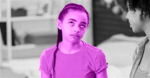 Как обращаться с непослушным ребенком, который возражает и закатывает глаза